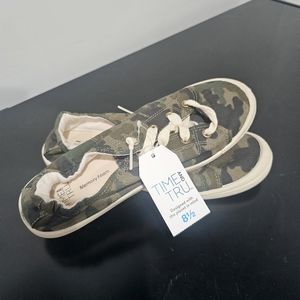 Women's camo canvas shoes